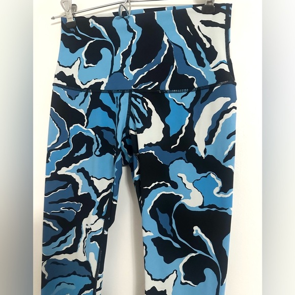 Lululemon Wunder Under Pant (Hi-Rise)
Boom Bloom Beach Blanket Blue Ice Milk 6 - Picture 4 of 8